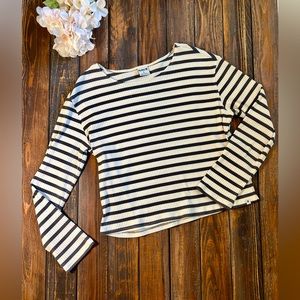 *Like New HURLEY Woman’s knit half sweater. Size-S